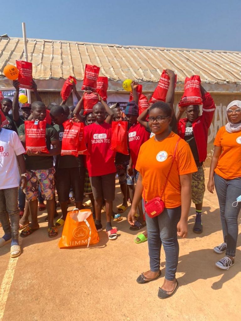 Read more about the article Project Better Life Intl giveaway/ food distribution to Prisoners at the UpStation Prison Center, Bamenda- Cameroon.